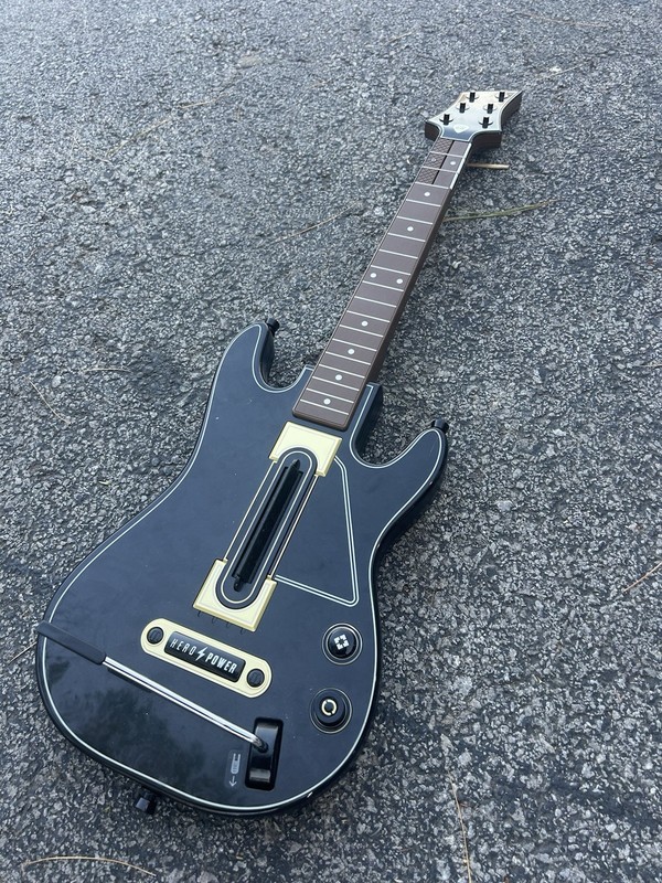 2 Guitar Hero Warriors of Rock Wireless Guitars for Wii No Dongles gallery