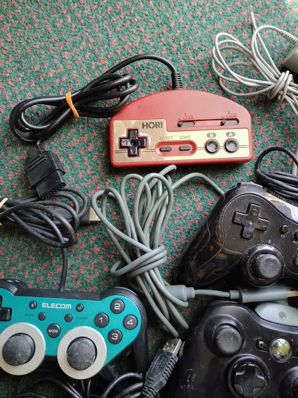 Lot of different controllers Nintendo Famicom HORI HJ-10 Xbox 360 Untested PARTS gallery