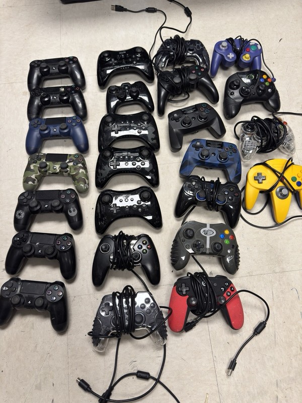 Lot of 120 Xbox PS2 PS3 PS4 Controllers As-Is Untested for Parts gallery