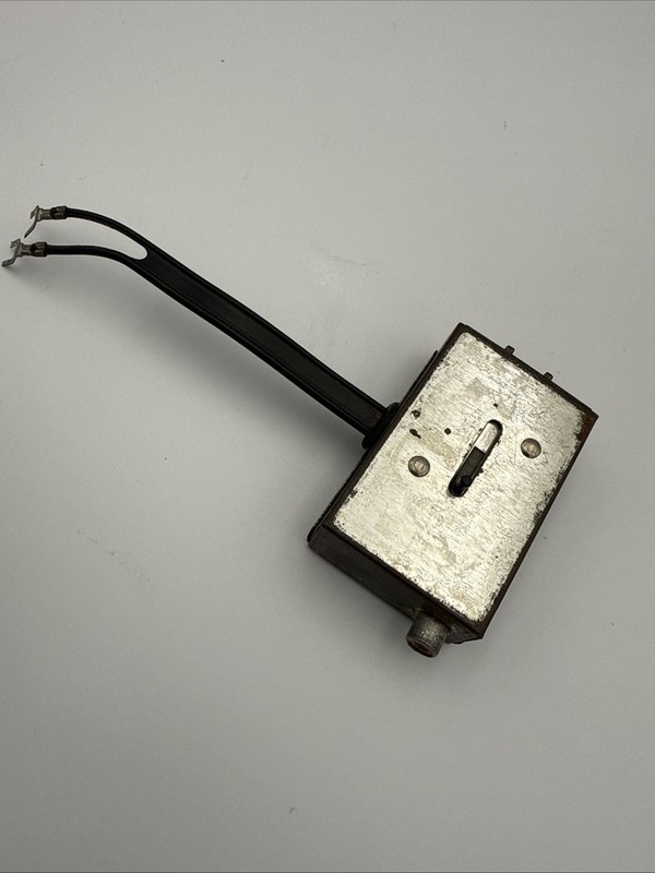 Vintage TV/Game Console RF Switch Box – Twin-Lead Connector – Classic Antenna Sw