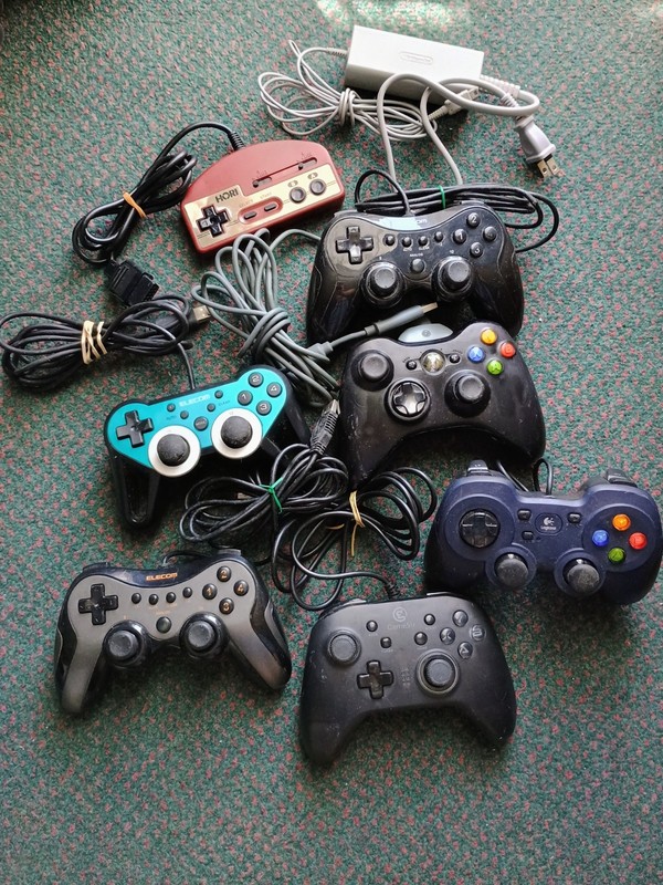 Lot of different controllers Nintendo Famicom HORI HJ-10 Xbox 360 Untested PARTS