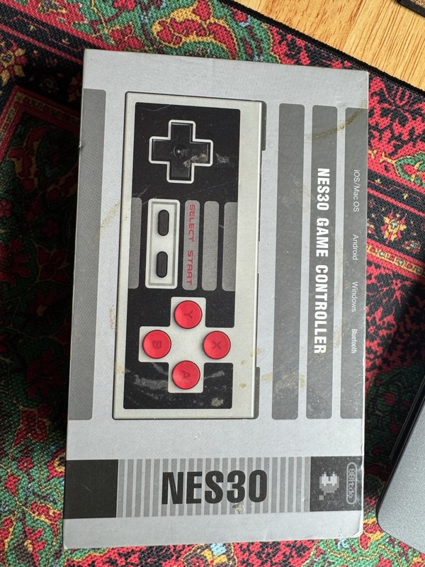 8Bitdo NES30 Bluetooth/USB Rechargeable Gamepad Gray/Red *missing keychain