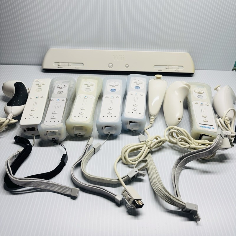 Nintendo Wii Console Bundle 10 Generic Controllers Nunchuks Motion Plus
