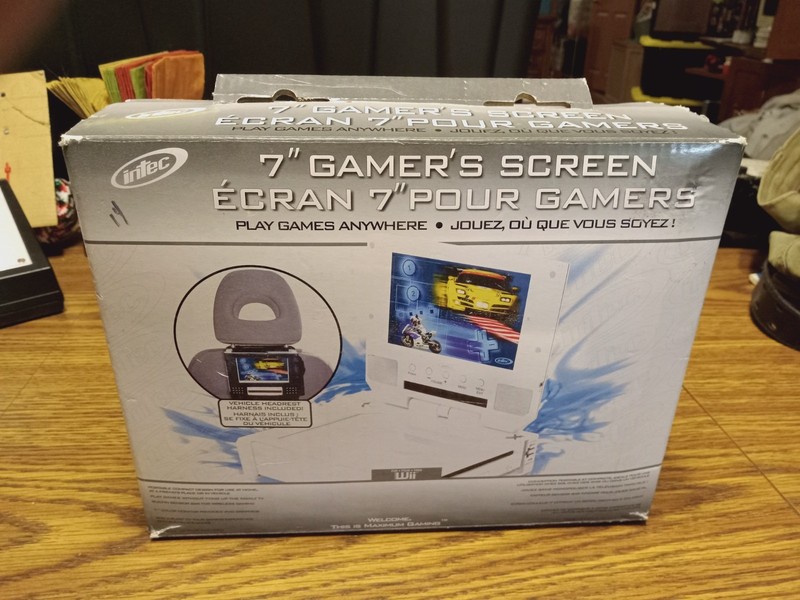 New Intec 7″ Gamer’s Screen Nintendo Wii video game portable tv with Sleeve